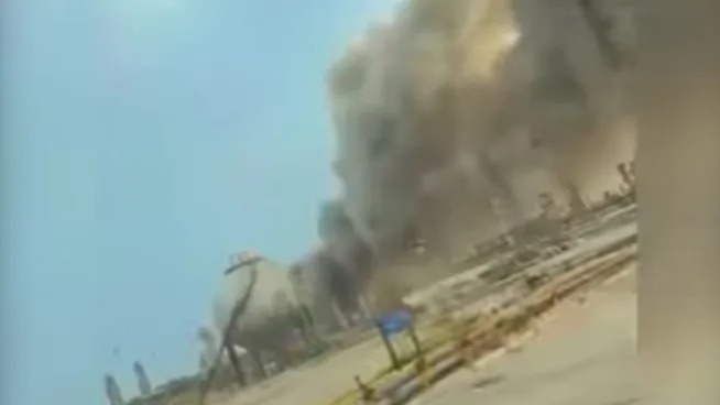 Irán ataca refinería saudí y el precio del petróleo amenaza con dispararse