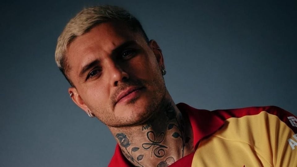 Icardi revoluciona Turquía como modelo retro en medio de su crisis