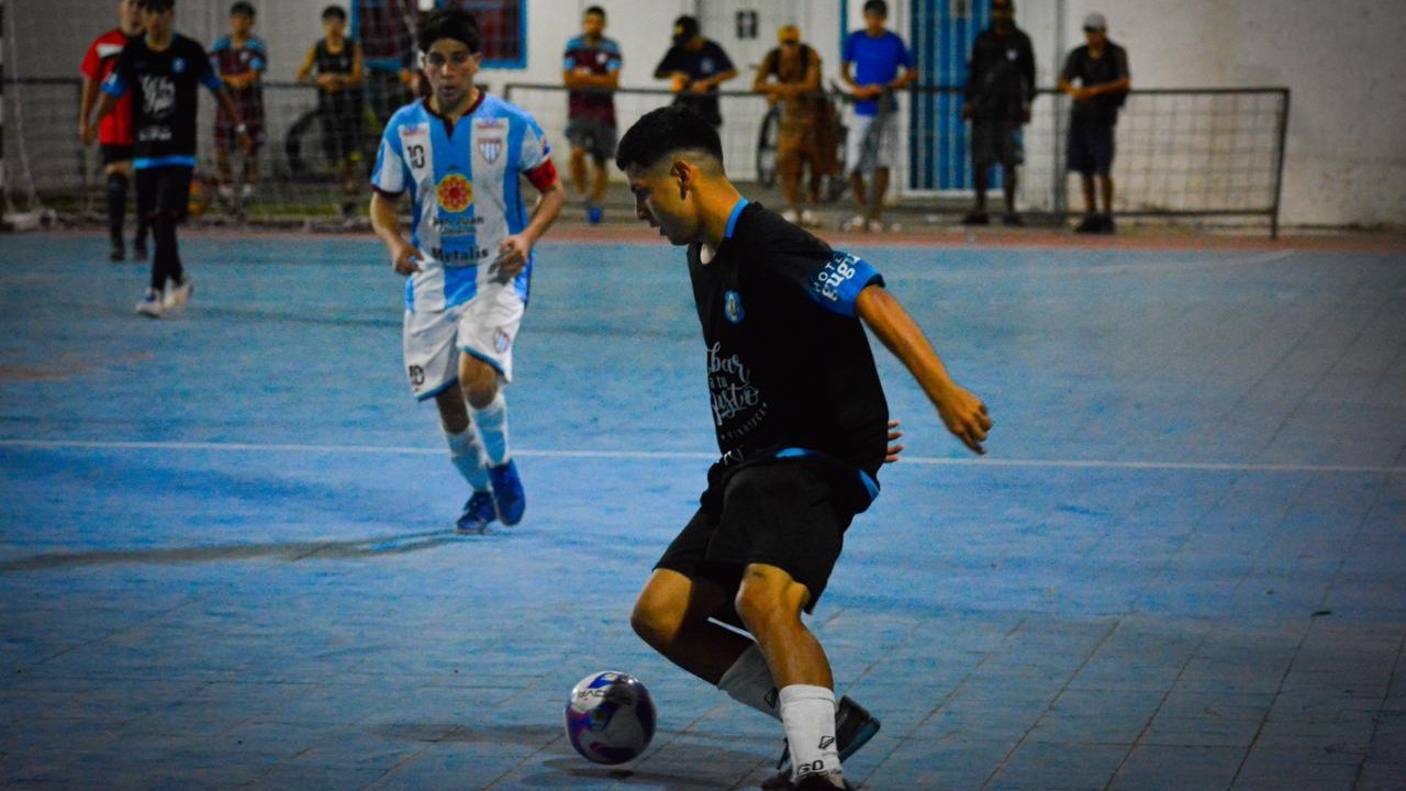 Huarpes goleó y el debutante Escobar sorprendió en el cierre de la primera fecha del futsal