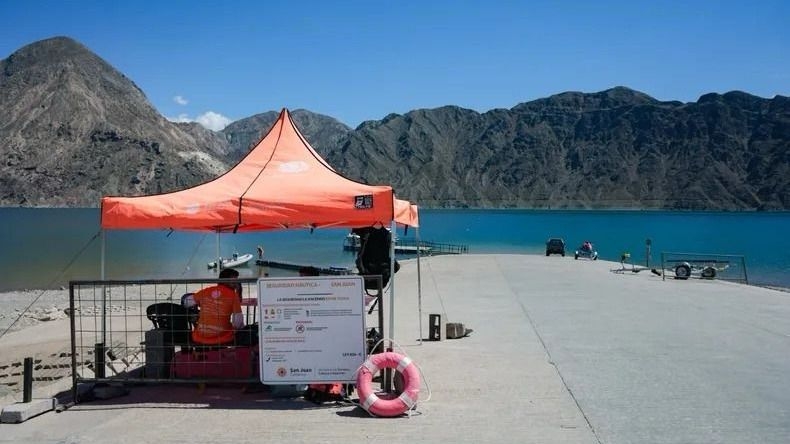 Guardavidas activaron protocolo y rescataron a un hombre en Punta Negra