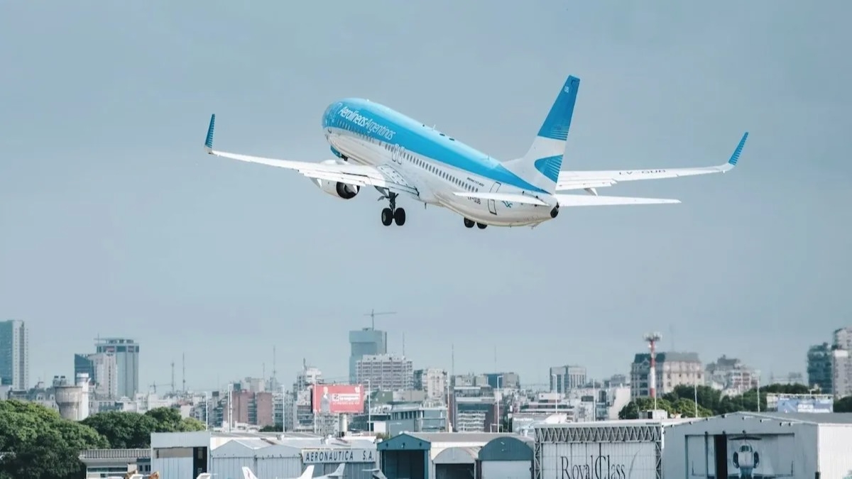 Cae un hombre por estafar a Aerolíneas Argentinas en medio millón de dólares con millas