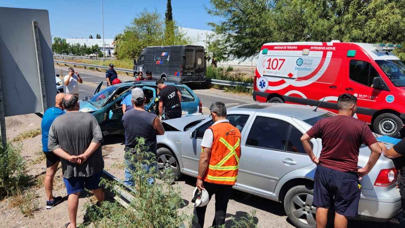 Fuerte choque en Ruta 20: tres personas terminaron hospitalizadas