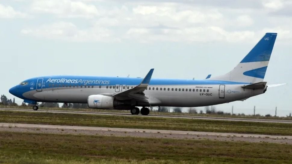 Un influencer fue detenido por una estafa millonaria a Aerolíneas Argentinas