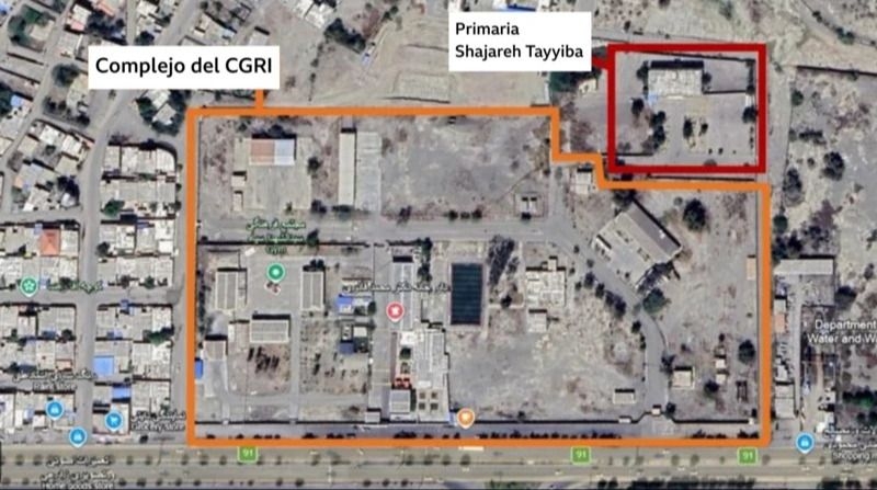 Imágenes satelitales, revelan la ubicación junto a un complejo organizativo del CGRI en el bulevar Resalat en Minab.