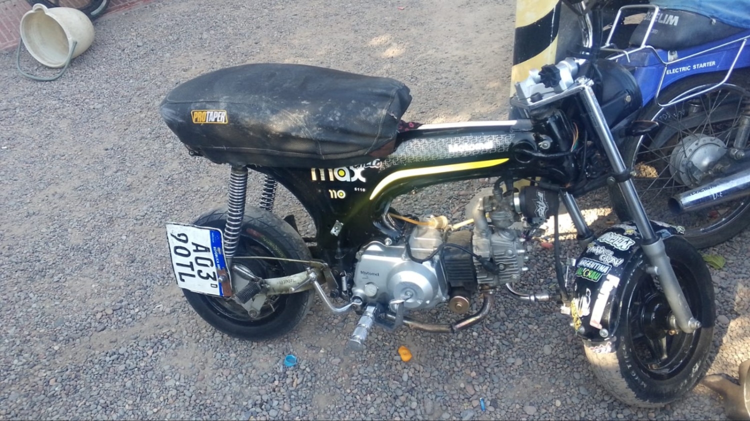 Investigan la procedencia de una moto abandonada tras una fuga