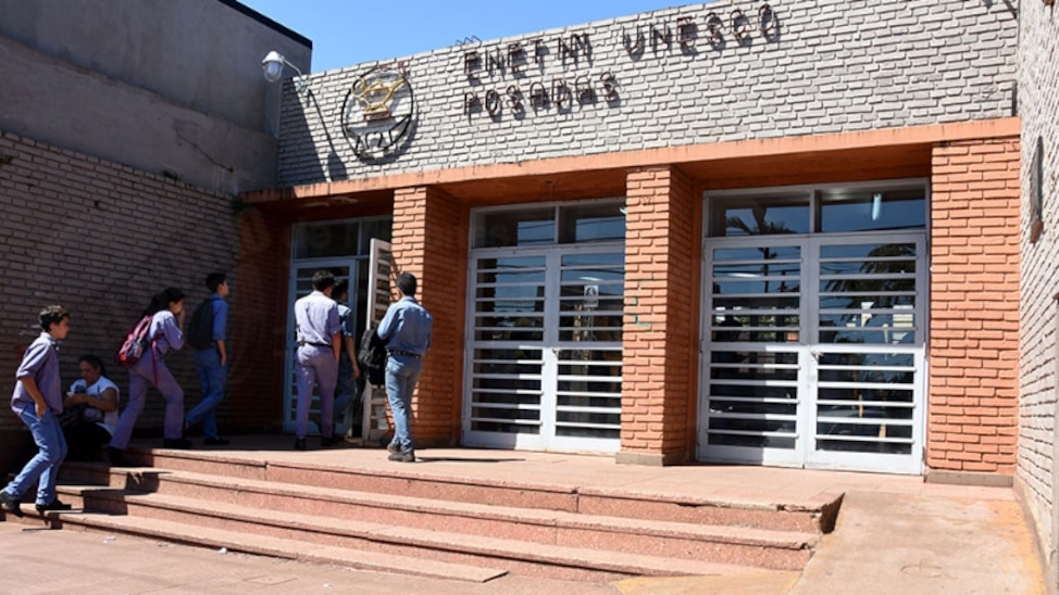 Un adolescente llevó un arma al colegio y se disparó frente a sus compañeros