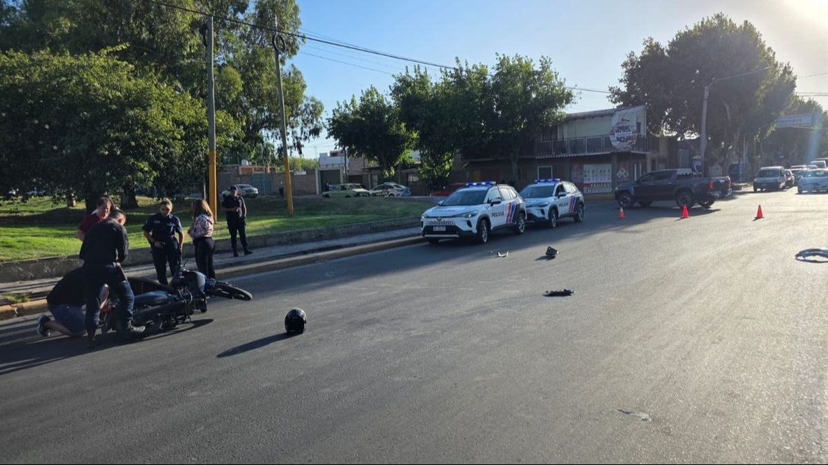 Grave choque en Santa Lucía deja a un motociclista hospitalizado