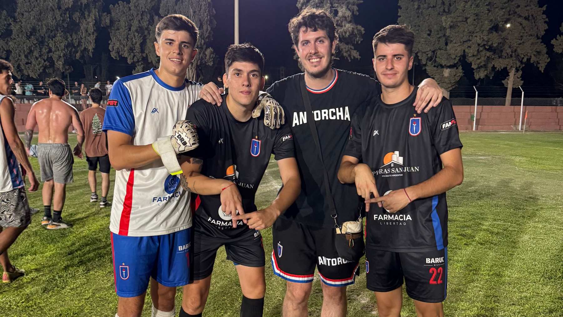 Jugadores de vóley local iniciaron una campaña para poder competir