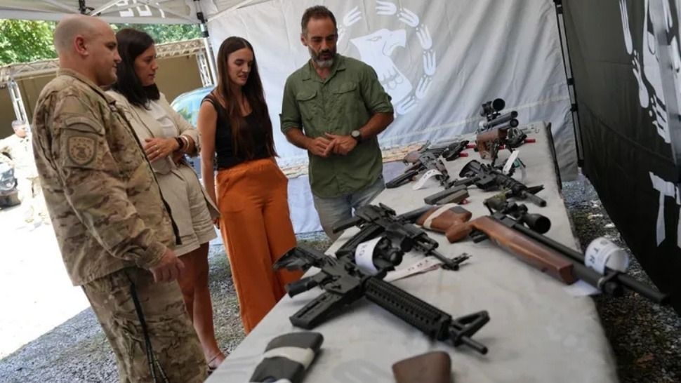 Santa Fe: hallaron un arsenal enterrado, millones de pesos y detuvieron a tres sujetos