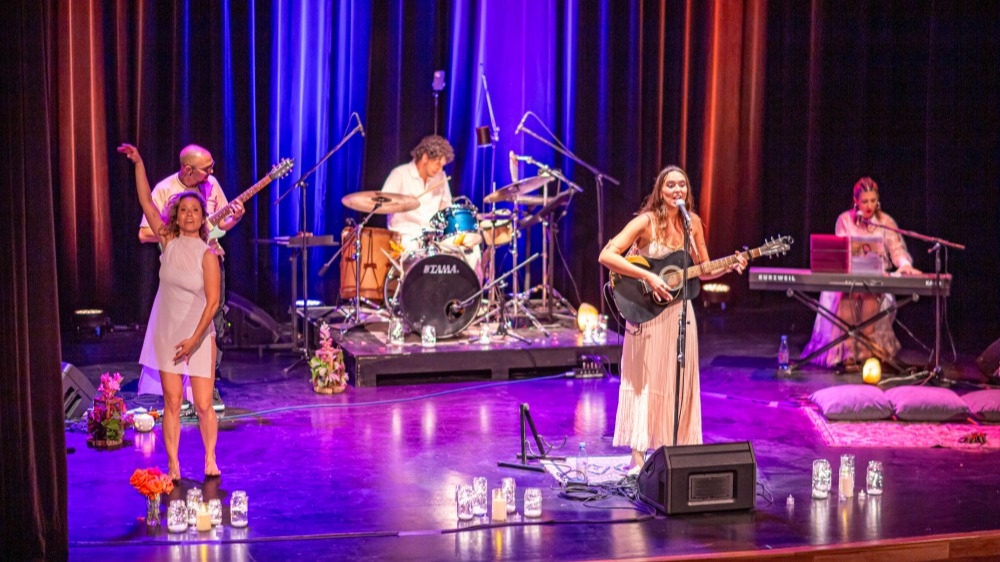 El Chalet Cantoni celebra el 8M con una noche de arte y música