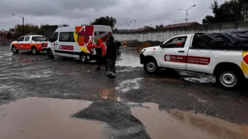 El Gobierno asistió a 20 familias en Sarmiento y monitorea otras zonas afectadas 