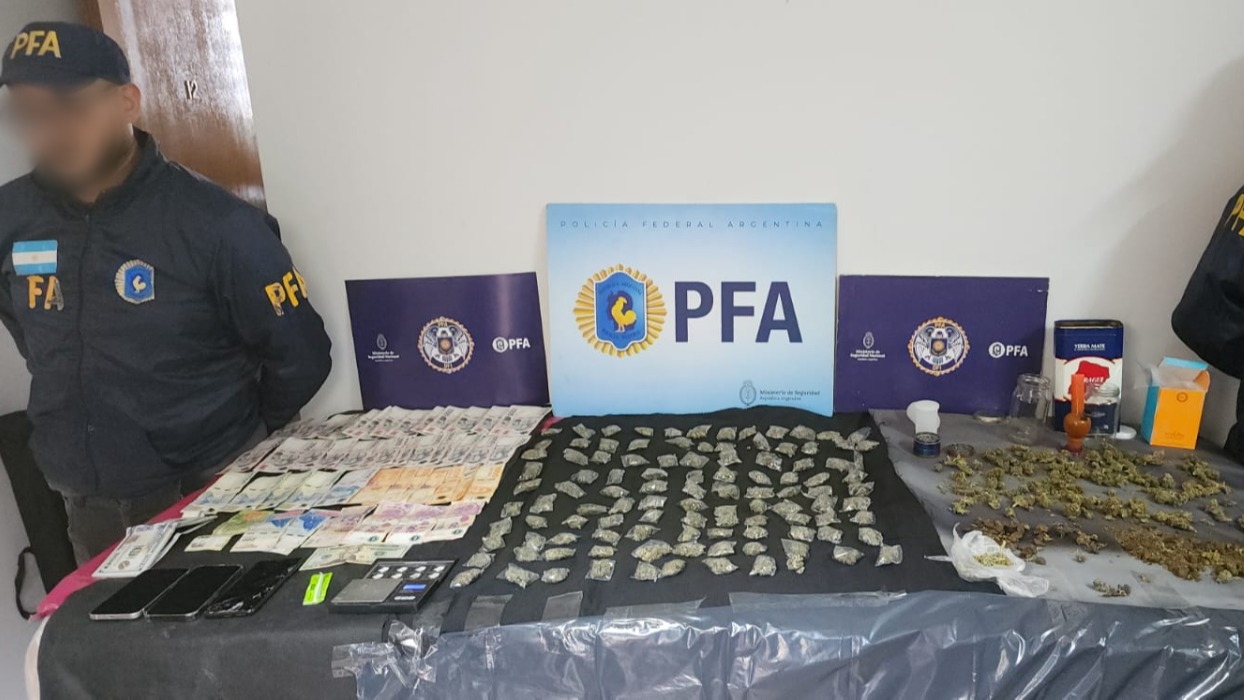 En un operativo, la Policía secuestró droga y detuvo a un joven de 19 años por comercializarla