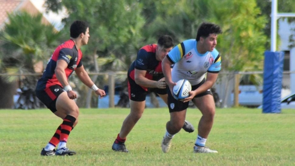 Universitario venció a Huazihul y sigue firme en el Provincial