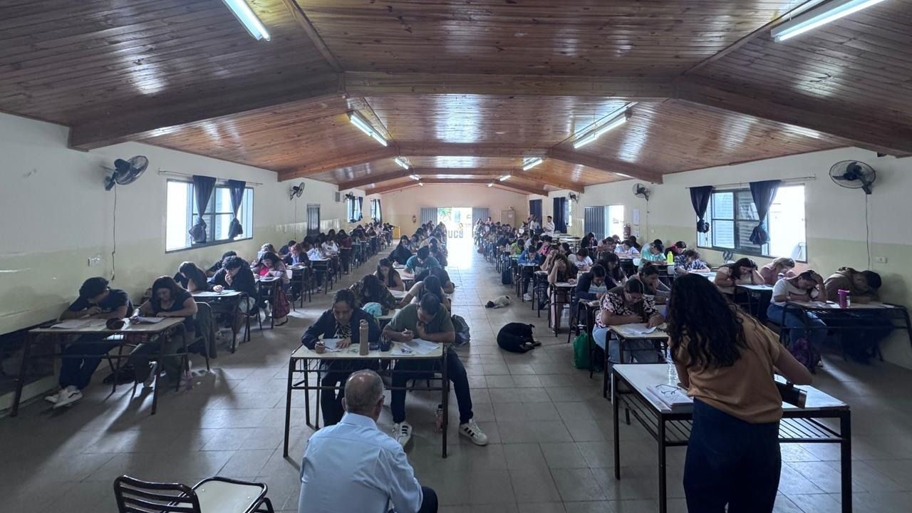 En total se presentaron a rendir 106 vallistos. 