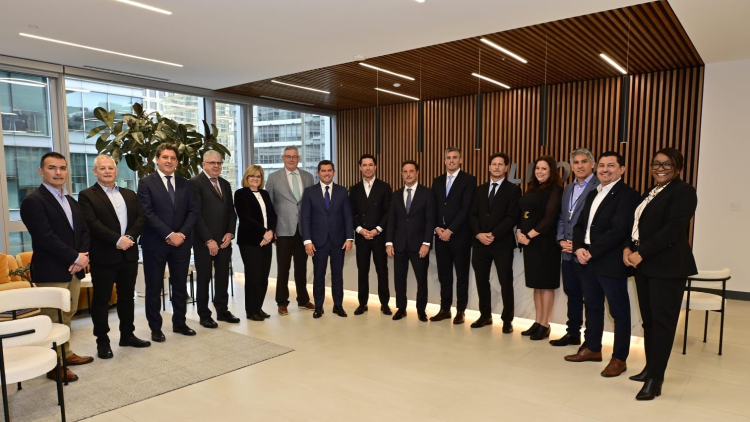 Orrego se reunió con directivos de Fluor y conoció el modelo 3D de la mina Vicuña