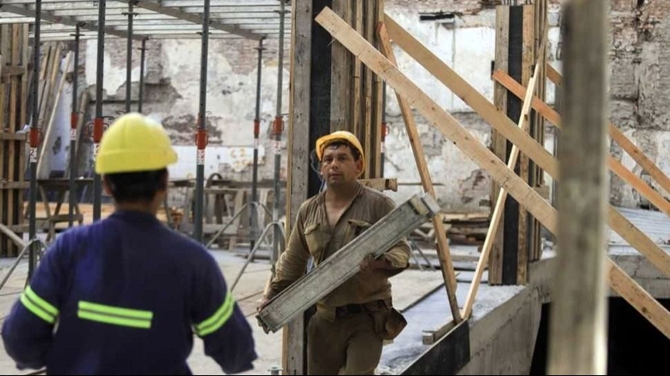 Un informe de la UBA advirtió que se pierden 160 empleos por día en la industria