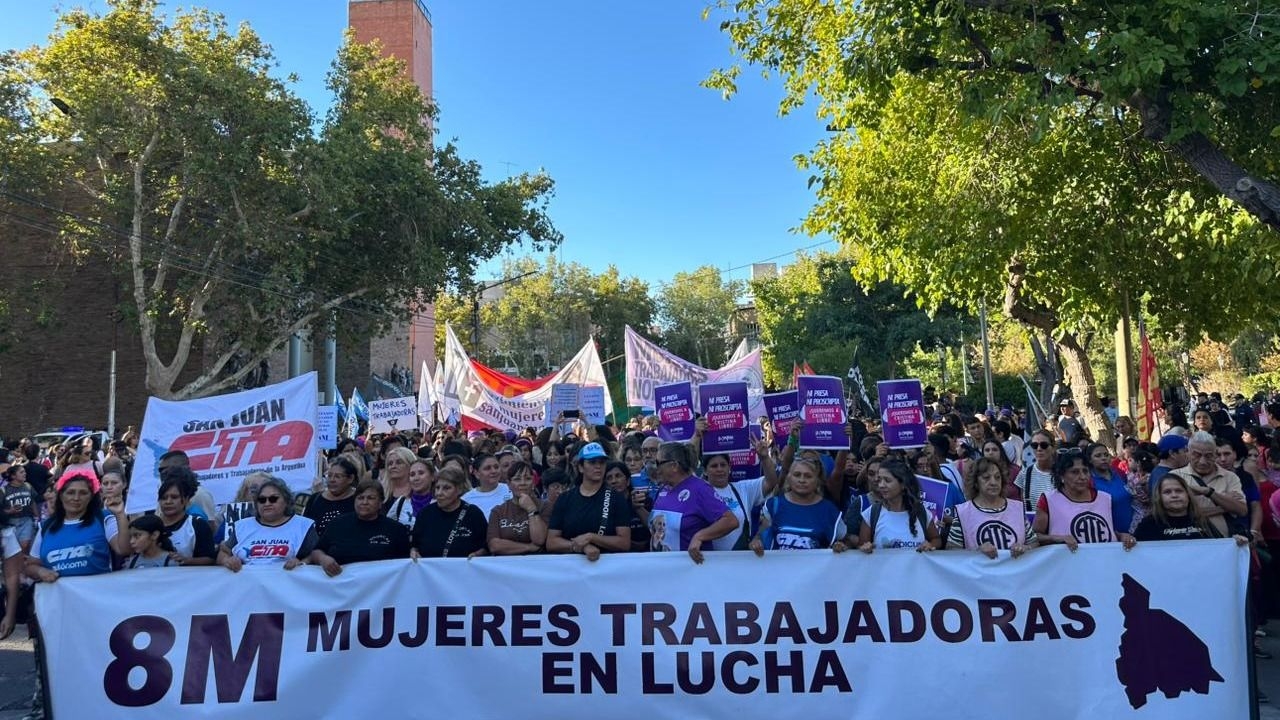 Entre cánticos y carteles, mujeres sanjuaninas marcharon por sus derechos