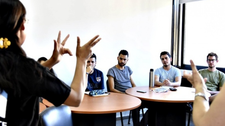 Enseñarán lengua de señas en la carrera de Medicina de la UCCuyo