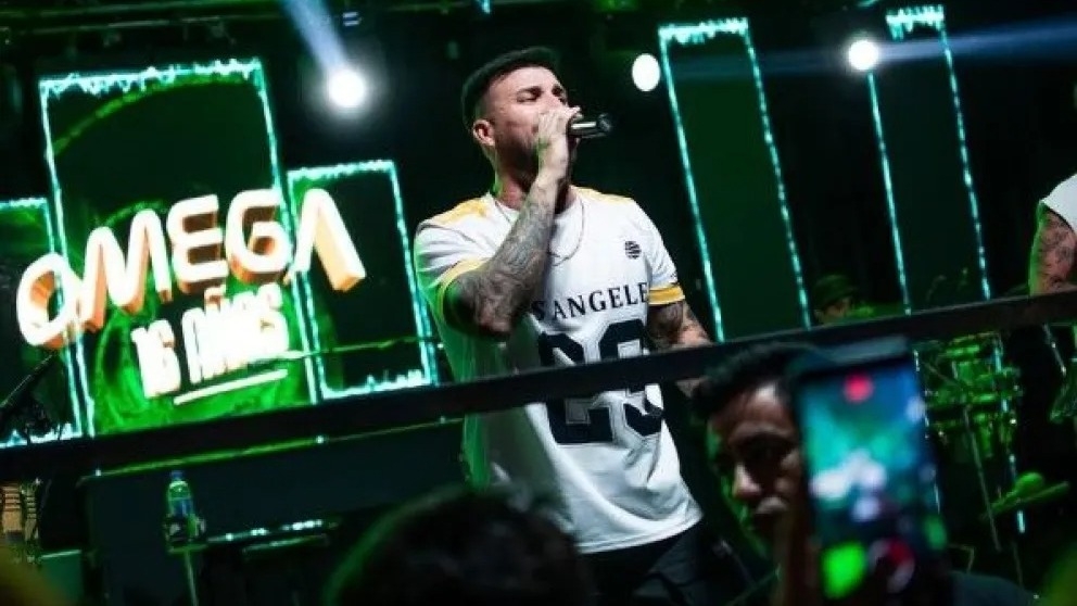 Le robaron a Omega mientras daban un show: qué se llevaron