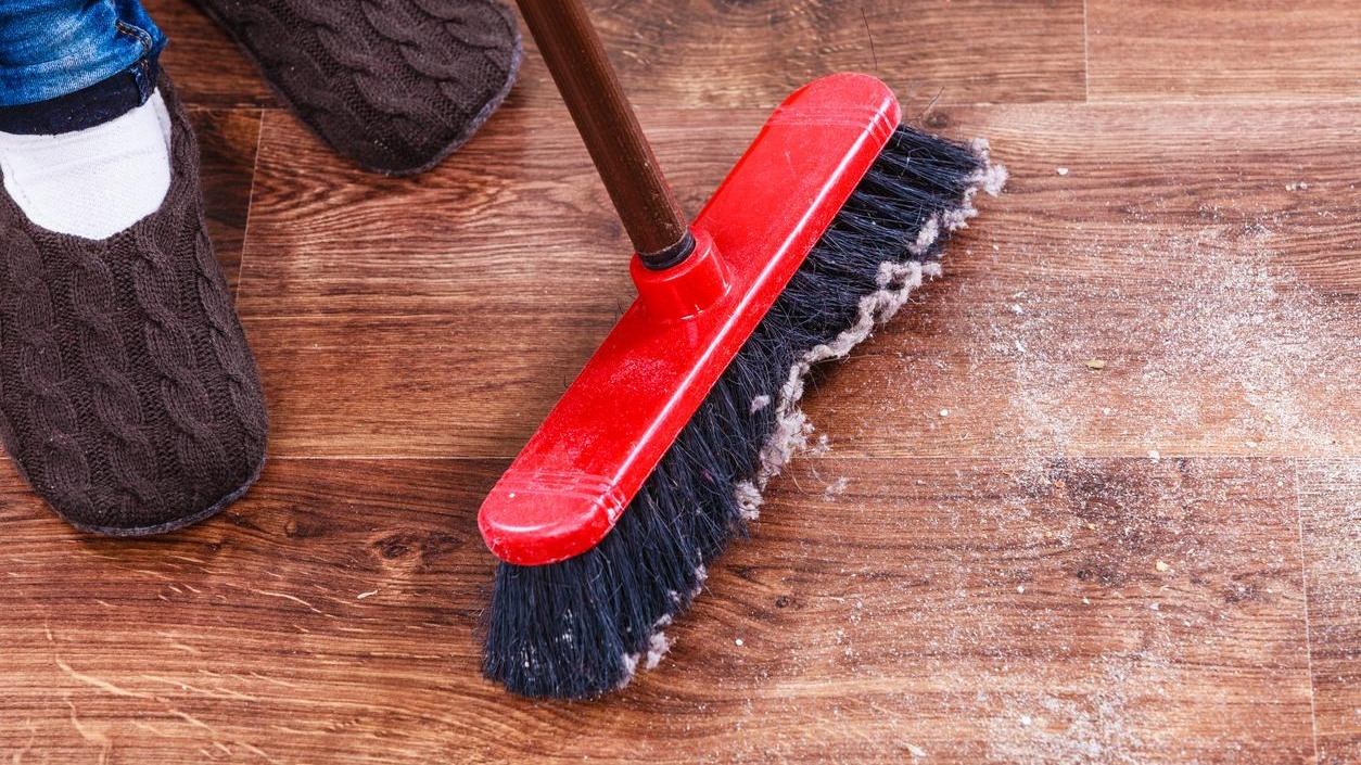 Cada cuánto hay que limpiar el escobillón y cómo hacerlo paso a paso