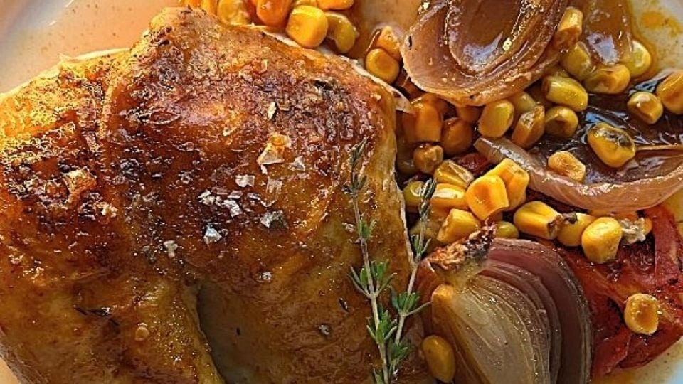 Secretos para lograr un pollo al horno dorado y perfecto