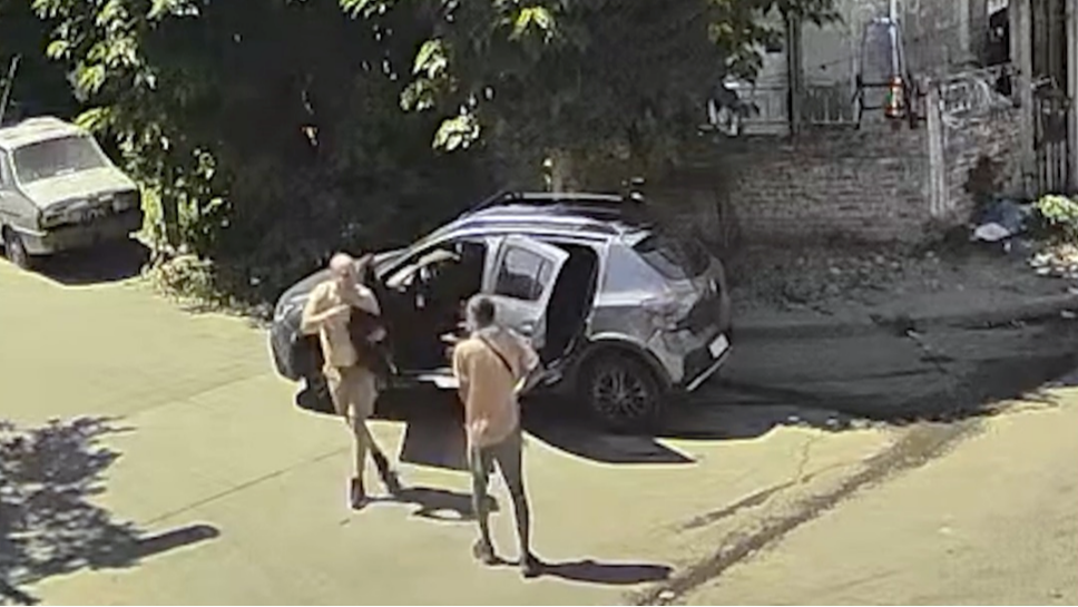 “¡Tengo hijos, por favor!”: el ruego de un chofer de aplicación durante un violento robo