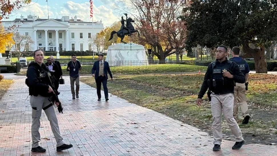 Alerta en Washington: una camioneta chocó contra el perímetro de la Casa Blanca