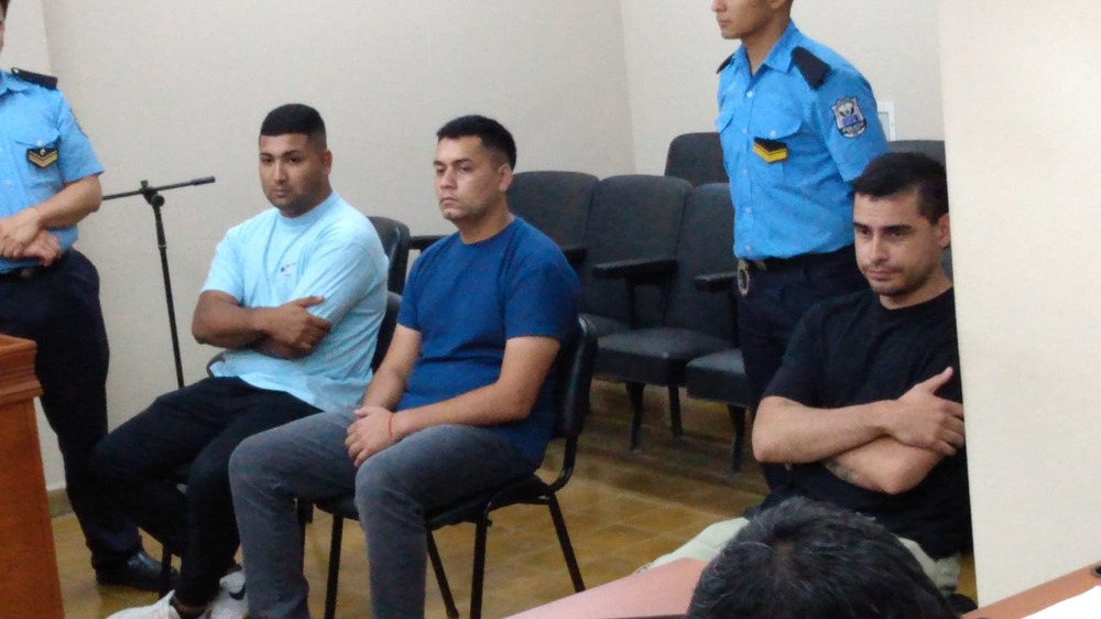 Nuevos delitos para los policías acusados de golpear a un chico discapacitado en Rawson