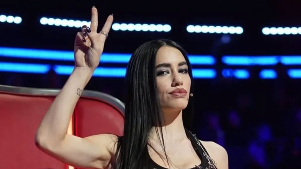 El sugestivo posteo de Lali en medio de la polémica por Adorni