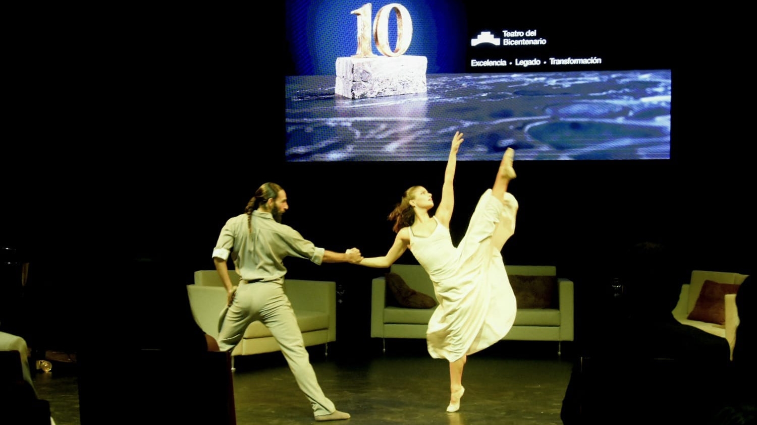 El Teatro del Bicentenario encendió su décima vela con ópera, folklore y una promesa de grandeza