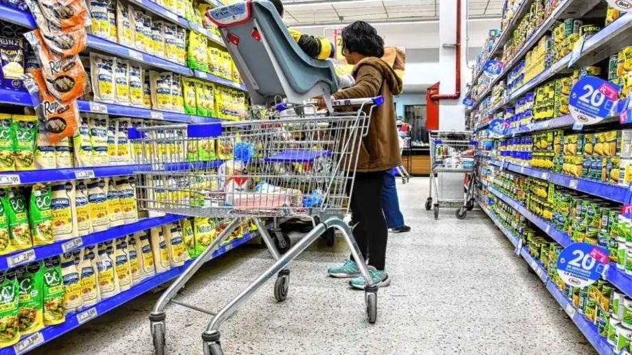 Tras conocerse la inflación de febrero 2026, ¿cuánto se necesita para no ser pobre?