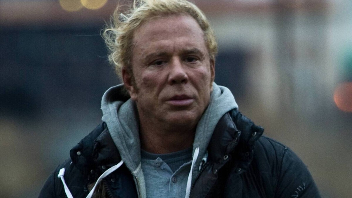Mickey Rourke rechazó 100 mil dólares de sus fans y fue echado de su casa