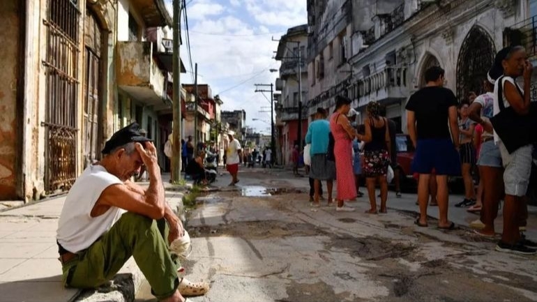 Caos en Cuba: Incendian edificio del Partido Comunista