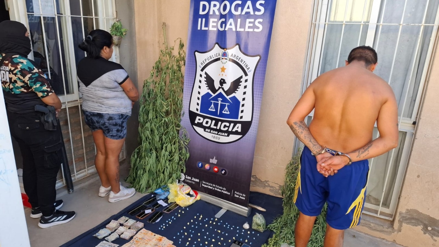 Desbaraton un búnker de drogas: encontraron marihuana, cocaína y dinero