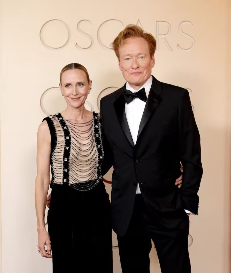 Conan O'Brien y su mujer, Liza Powel O'Brien.