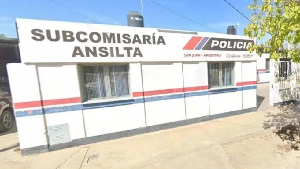 Policías salvaron a una bebé que se ahogaba en el barrio Foecyt