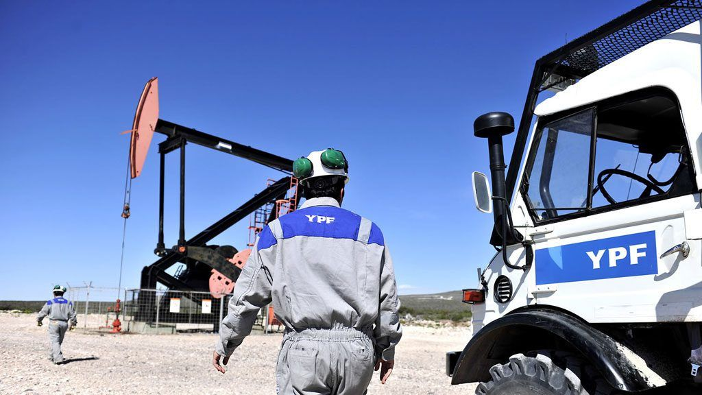  Despidos masivos en YPF y abandono de yacimientos en provincias petroleras