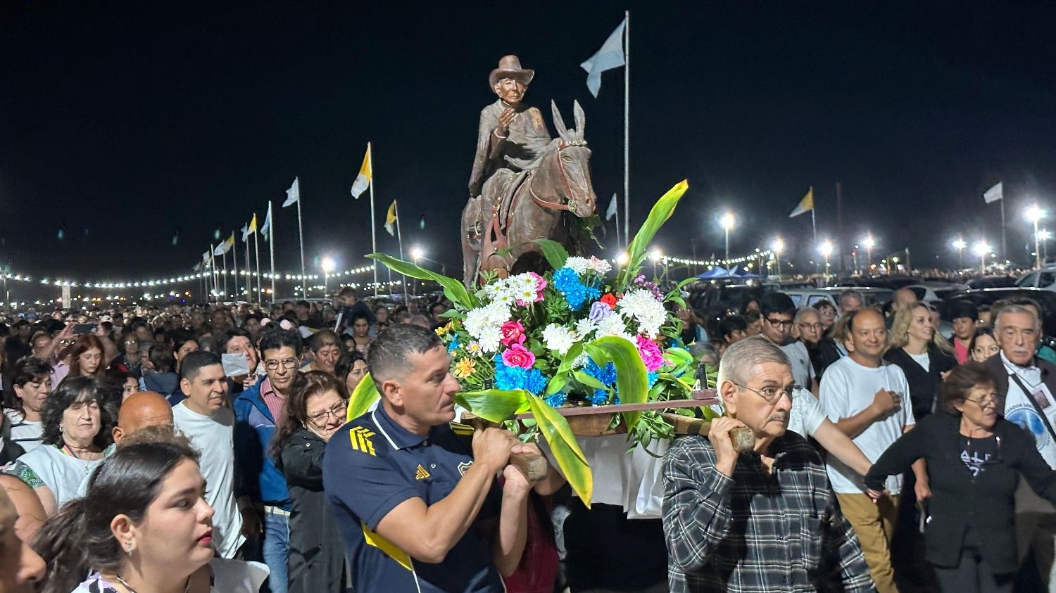 Emotiva celebración de miles de fieles por el Santo Cura Brochero