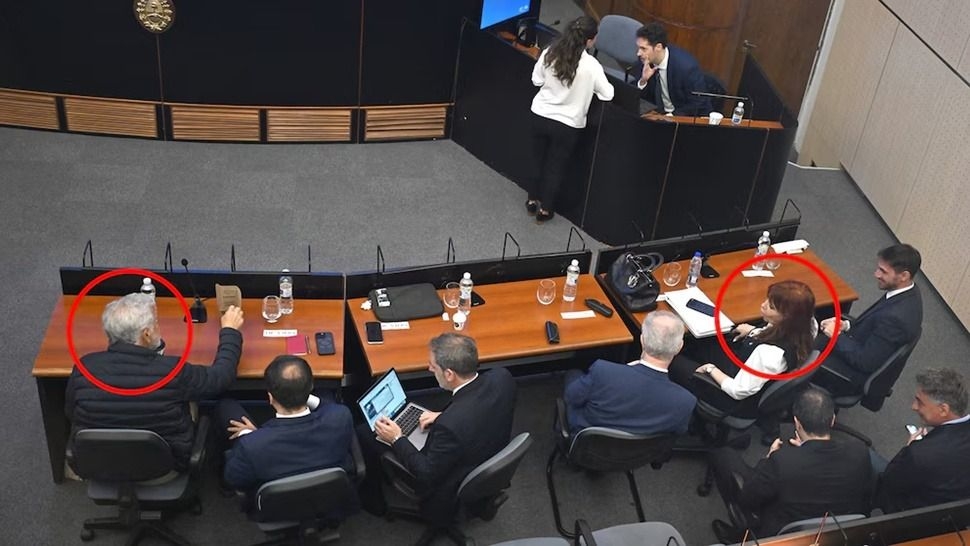 Cristina Kirchner evitó saludar a Julio De Vido en Comodoro Py