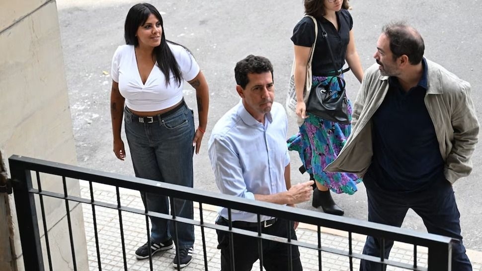 Dirigentes peronistas acompañaron a Cristina Kirchner en Comodoro Py