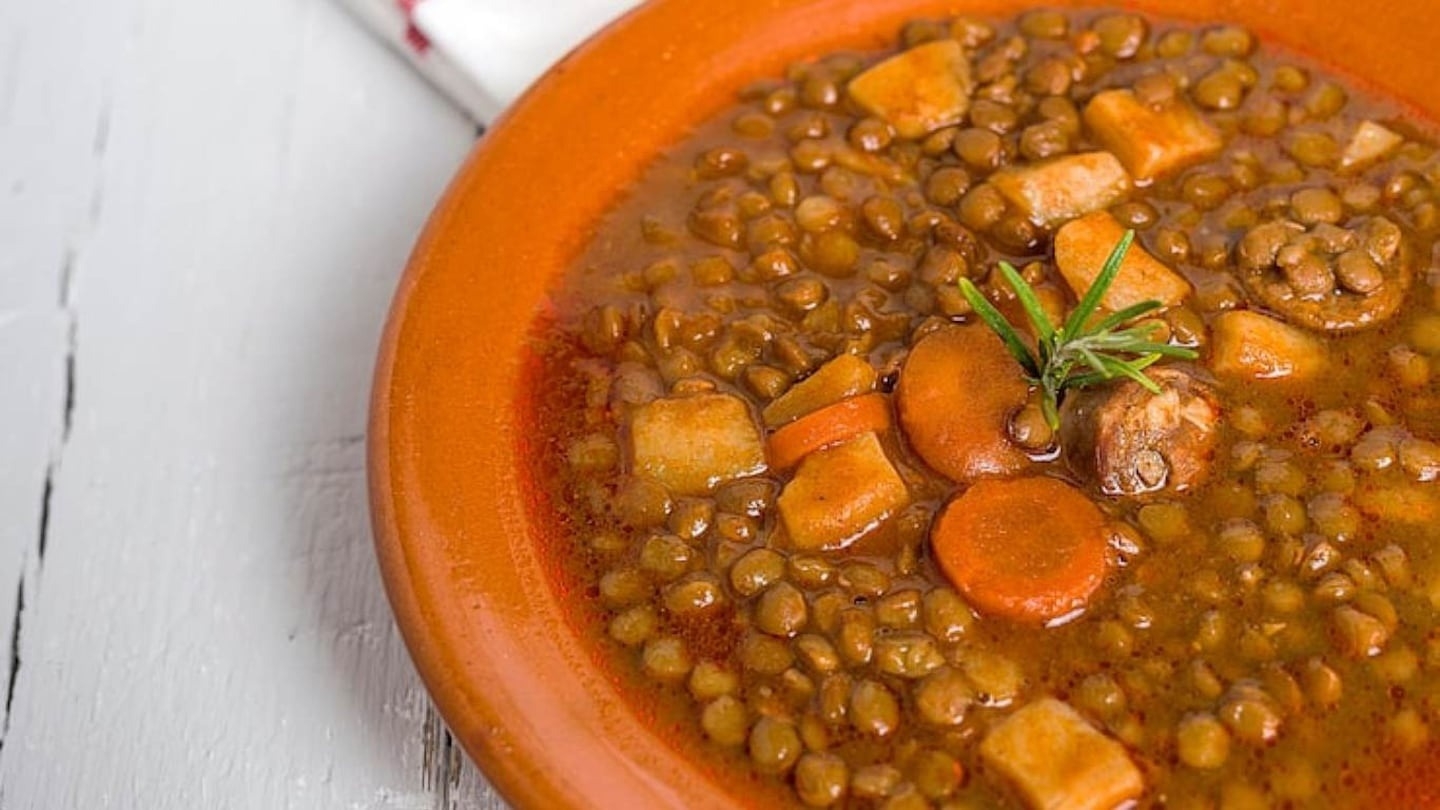 Guiso de lentejas exprés: el secreto para cuando llegue el frío