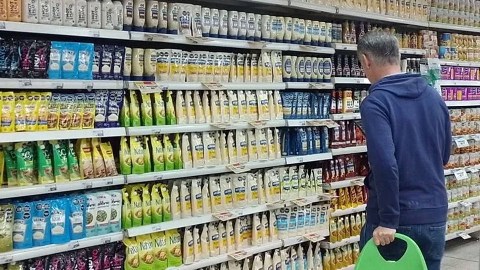 El consumo no repunta y cayó otra vez en febrero