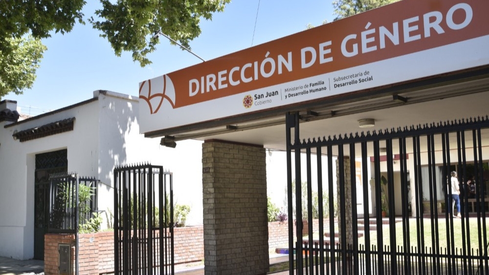 Le dio una brutal golpiza a su expareja en Rawson porque hablaba con otro hombre