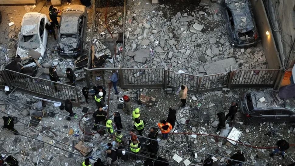 Israel bombardeó el centro de Beirut y un edificio se desplomó