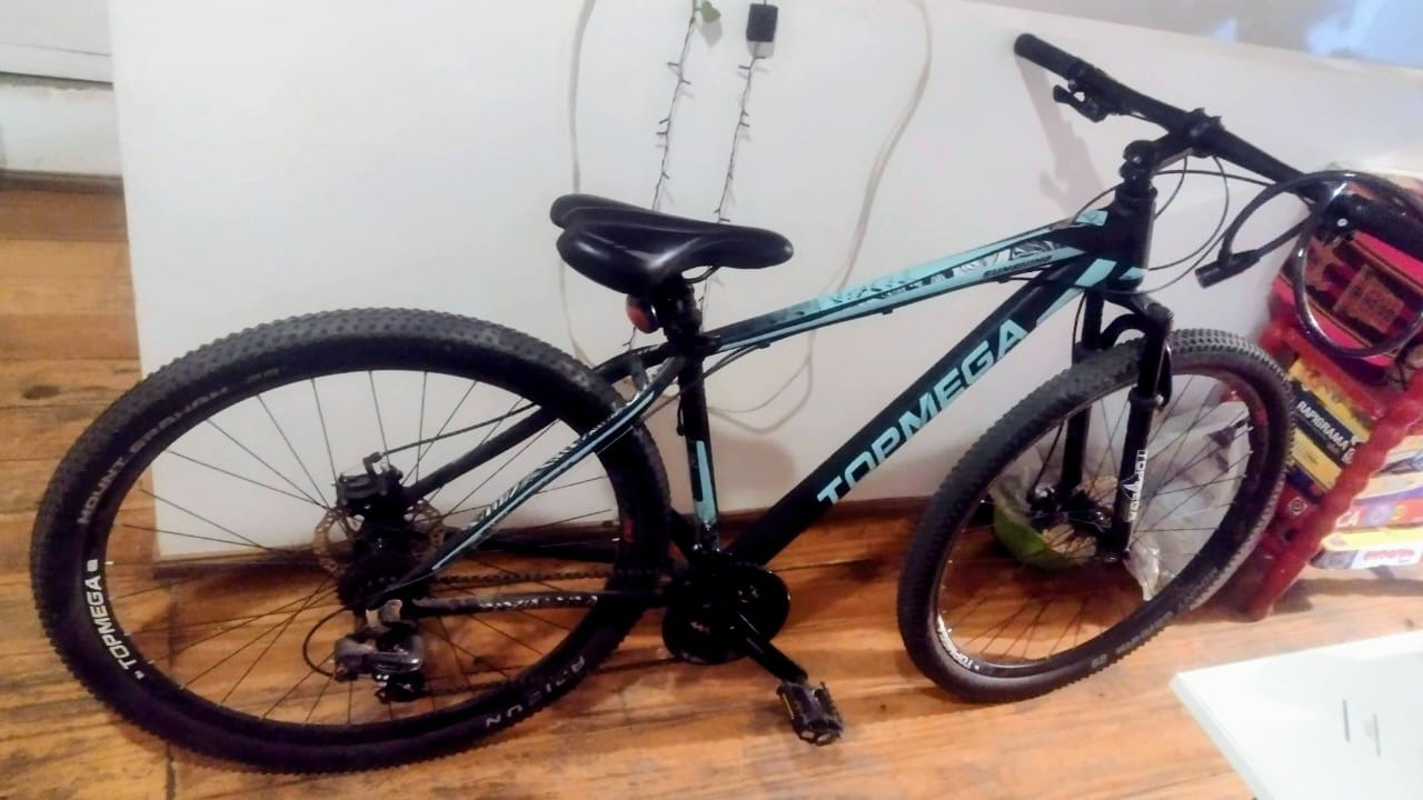 Dejó su bicicleta para ir al médico y se la robaron frente a un colegio de Capital