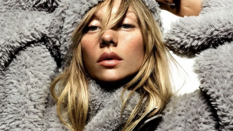 Ester Expósito revela secretos para un cabello rubio siempre perfecto