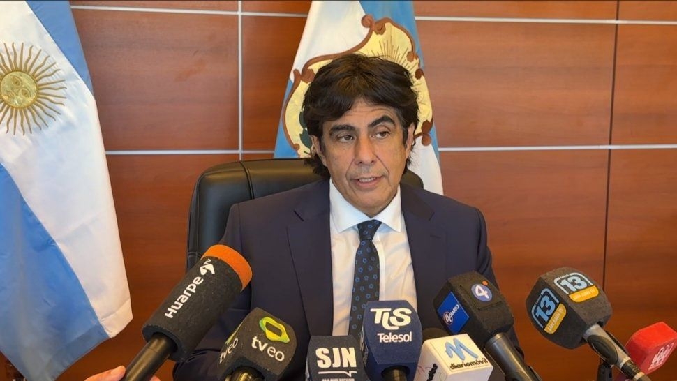 El ministro de Economía sorprendido por la actitud de los gremios en paritaria