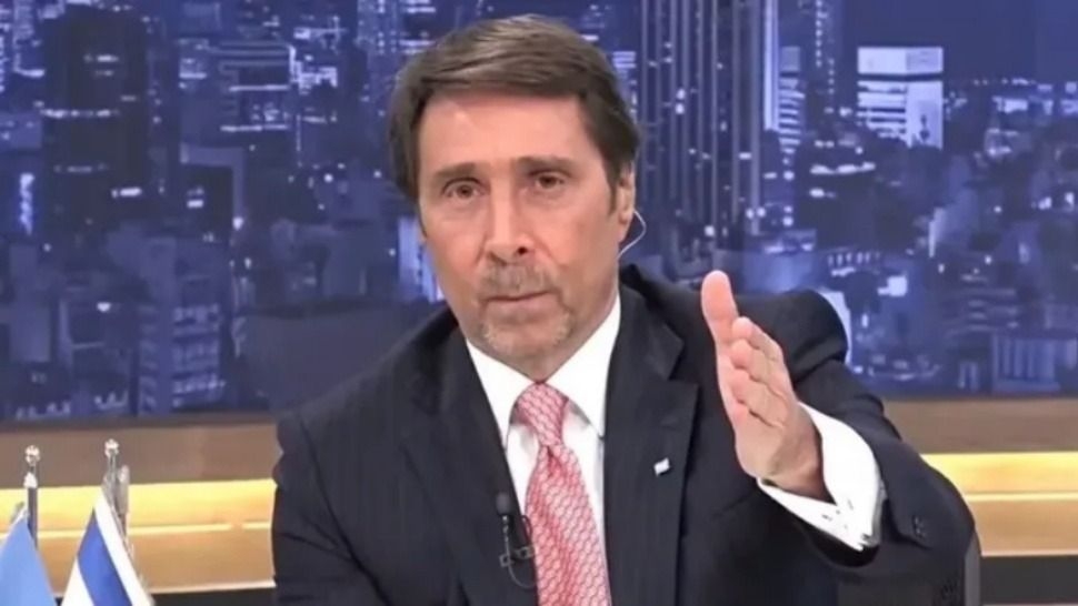 Fuerte cruce de Feinmann con el Servicio Meteorológico al aire en televisión