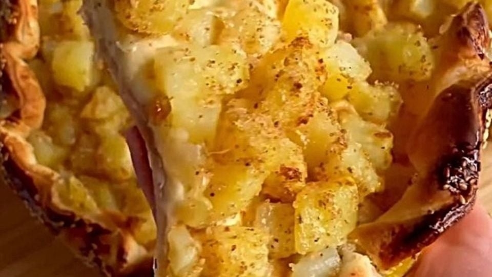 El paso a paso para preparar la tarta viral de jamón y queso