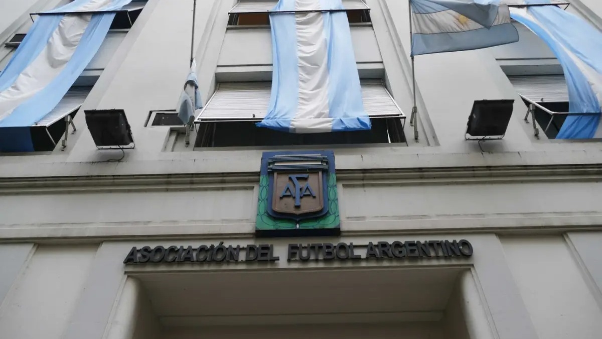 Allanaron las sedes de la AFA en Viamonte y Ezeiza por orden de la Justicia